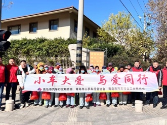 感恩有你 | “小车大爱”金标公益慰问坚守岗位的一线环卫工人